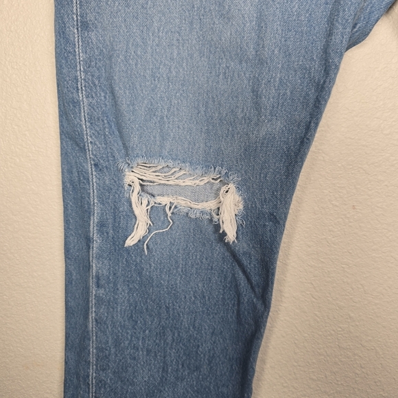 Levi's Premium Wedgie Straight Jeans Size 31 Medium Wash Distressed Button Fly - Picture 4 of 9